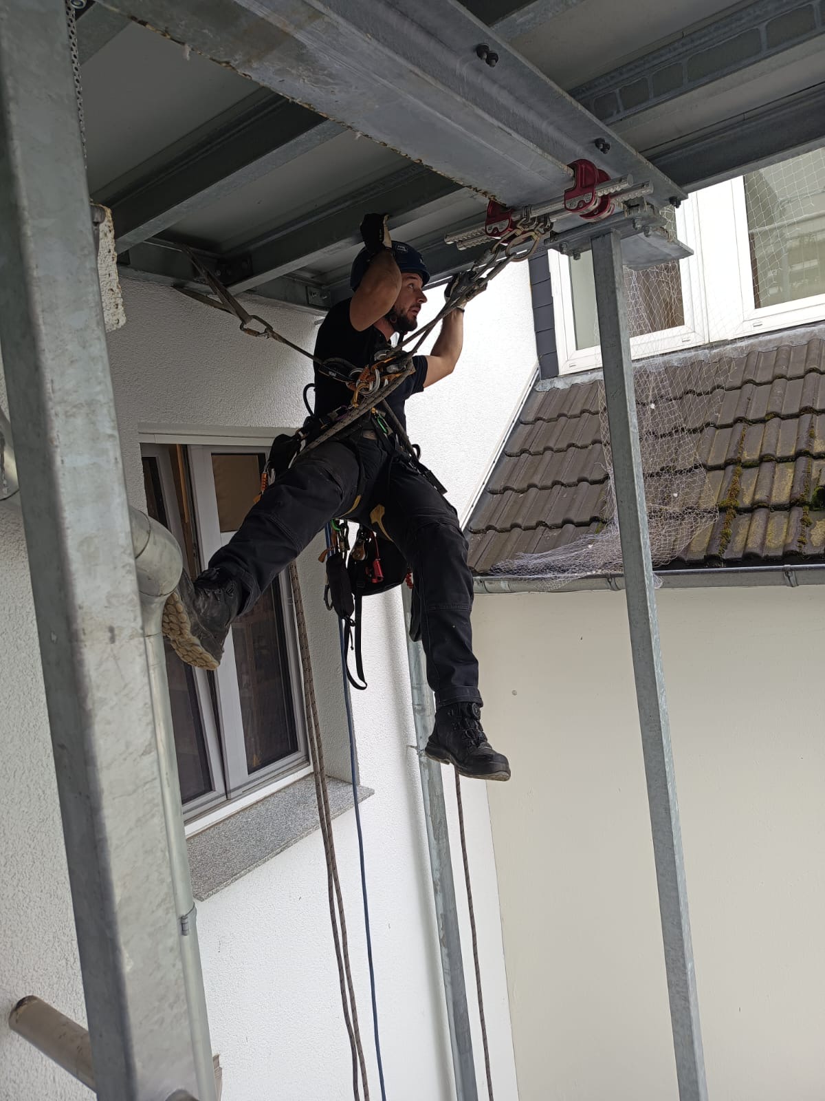 Fassadenarbeiten per Seilzugang
